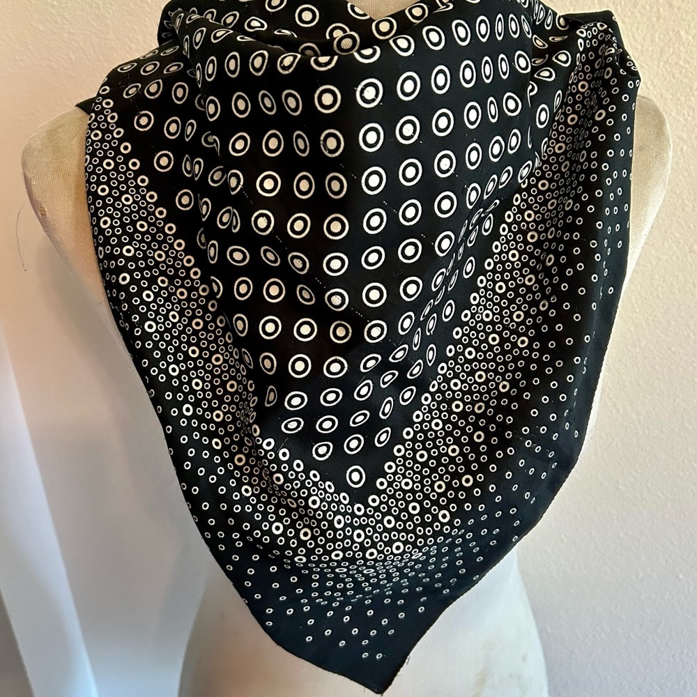 Max and co scarf black white circle print made in Italy good condition